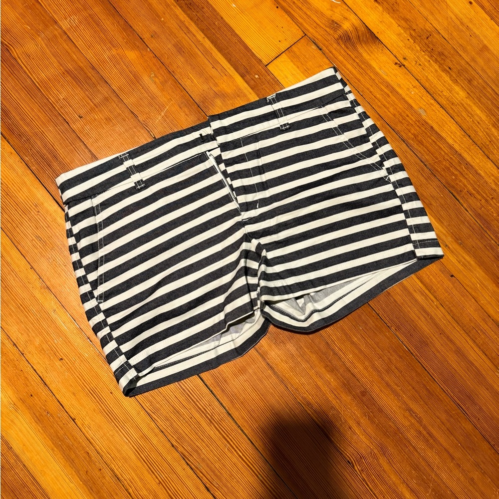 Khakis by Gap - the 3” short